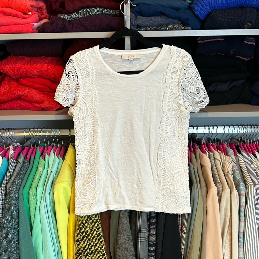 Loft white with embroidery short sleeve scoop neck top size XS